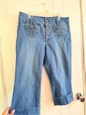 Capri Blue Denim Jeans with Button-Fly